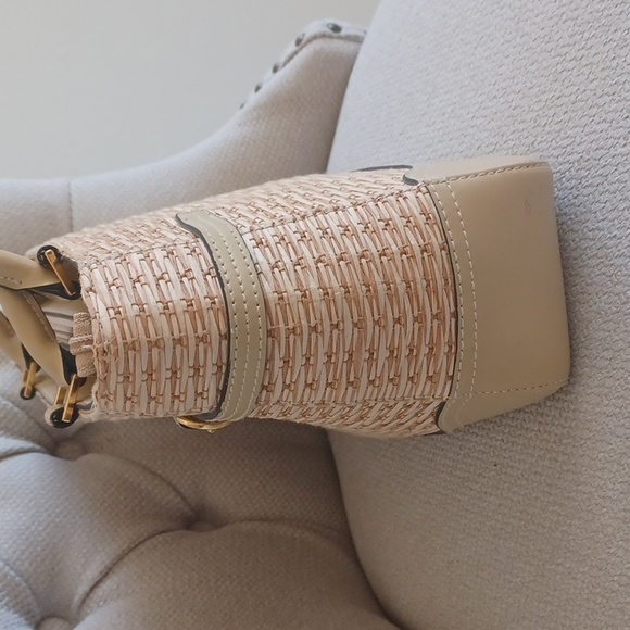 Etienne Aigner Spacious Woven Zippered Bag - Picture 4 of 16